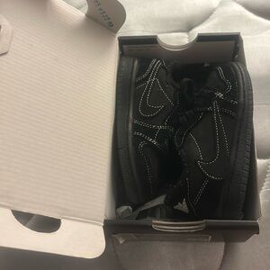 Jordan 11 Low ( Travis Scott)